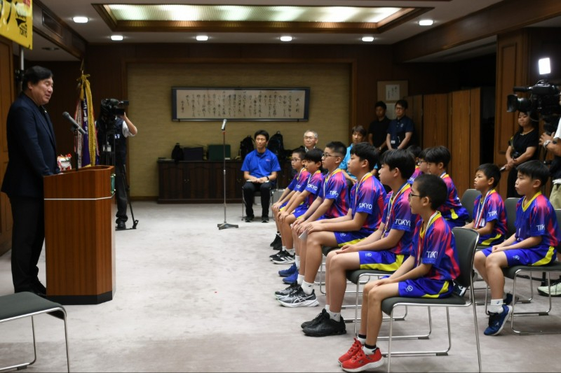 小岩クラブ 全日本バレーボール小学生大会優勝報告での区長からの挨拶