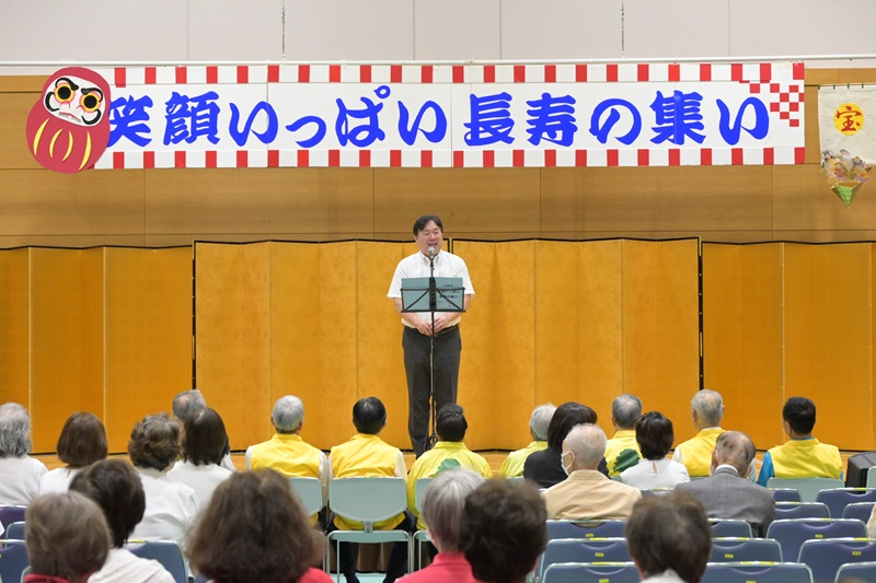 笑顔いっぱい長寿の集いでの区長からの挨拶