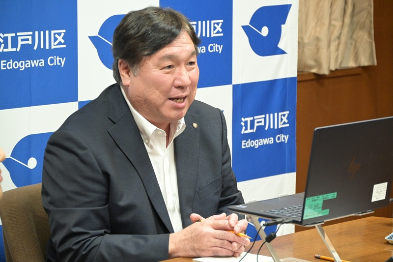 オンラインでの意見交換の区長の様子