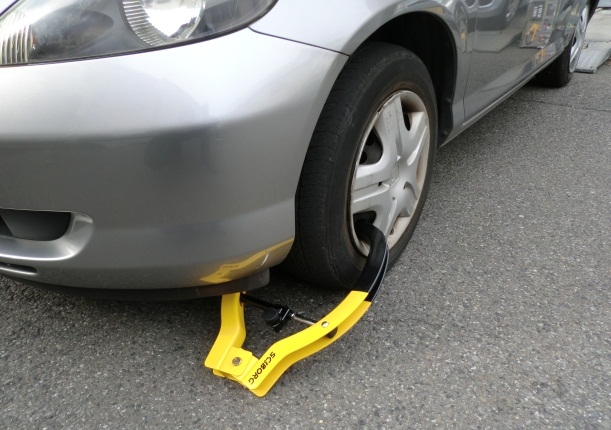 タイヤロックによる車の差押え