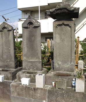 写真：田島図書の墓